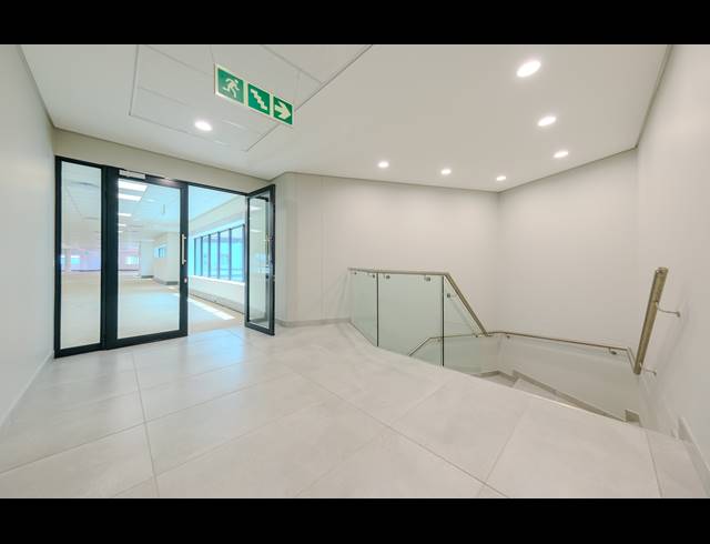 3,817M² OFFICE TO LET IN VORNA VALLEY